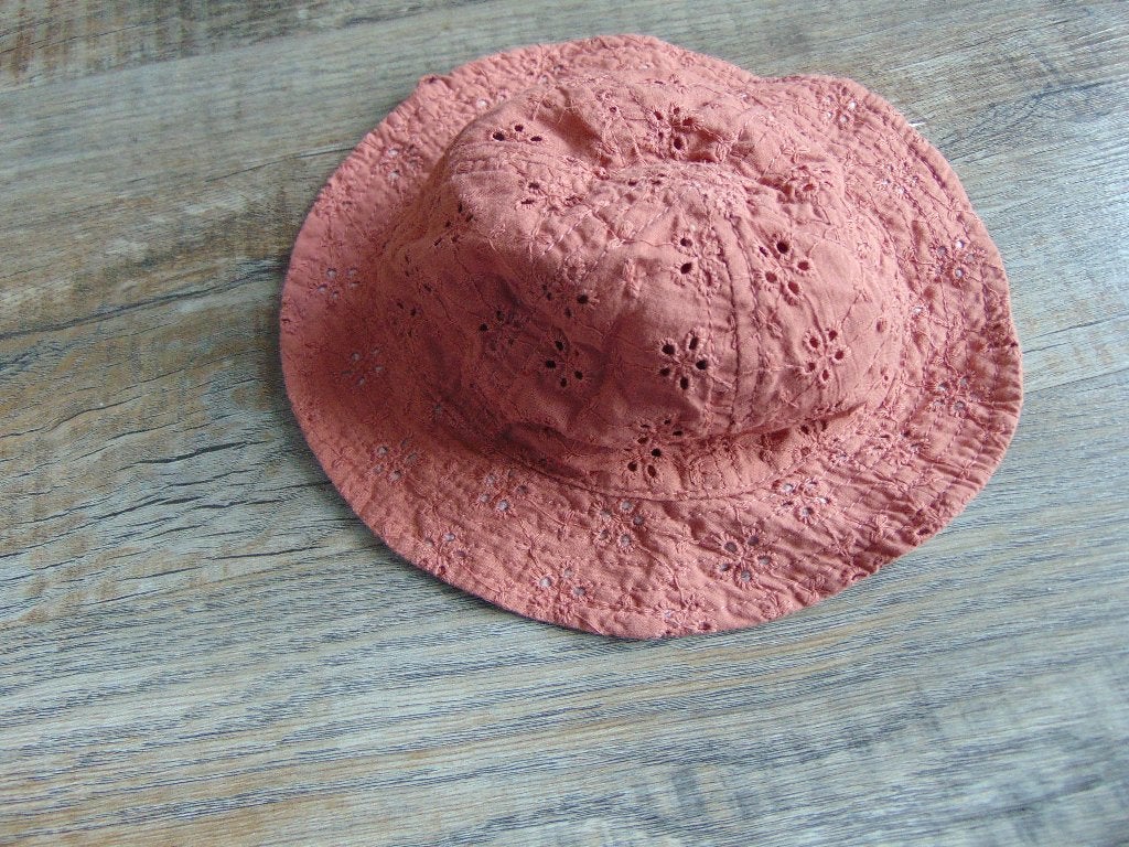 Hema zonnehoed met broderie hoedje donker roze maat 56 / 62, Meisje, Hoed, Maat 56, Ophalen of Verzenden