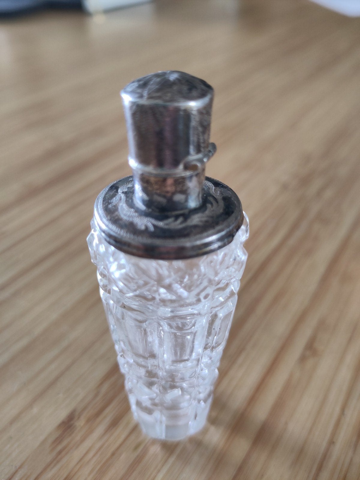 Antiek kristallen parfumflesje met zilveren dop, Ophalen of Verzenden