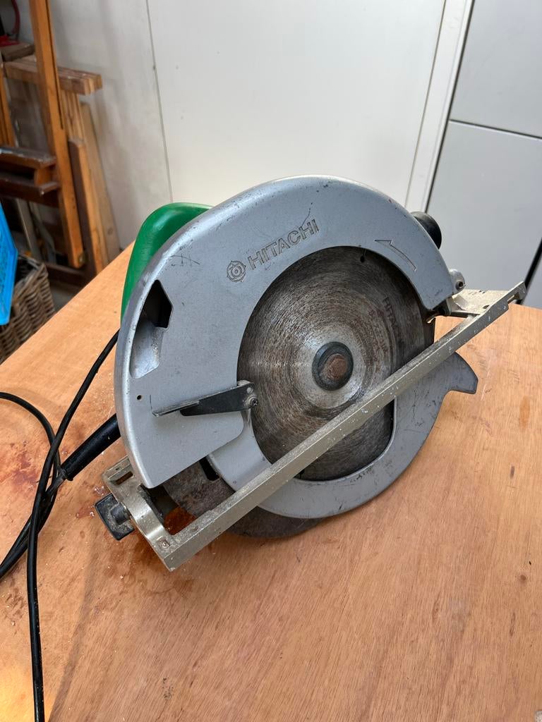 Hitachi Cirkelzaag met 23,5 cm zaagblad, Ophalen, Gebruikt, Cirkelzaag, 70 mm of meer