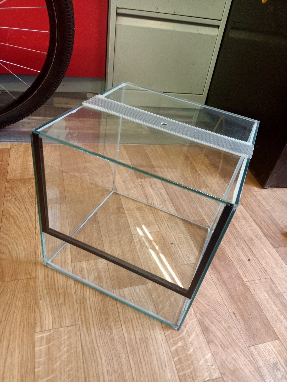 Terrarium 30x30x30 met ventilatie rooster, Dieren en Toebehoren, Ophalen