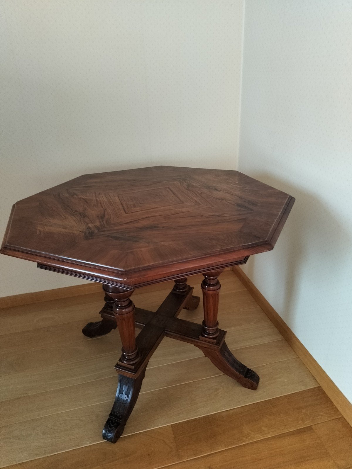 Antieke achthoekige bijzettafel met ingelegd blad, Ophalen