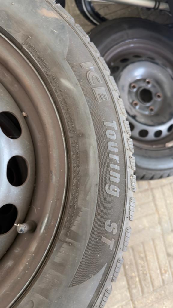 2 set van 4 winterbanden op stalen velgen (VW Golf, VW Polo), Auto-onderdelen, Banden en Velgen, Ophalen, Gebruikt, 15 inch, Banden en Velgen