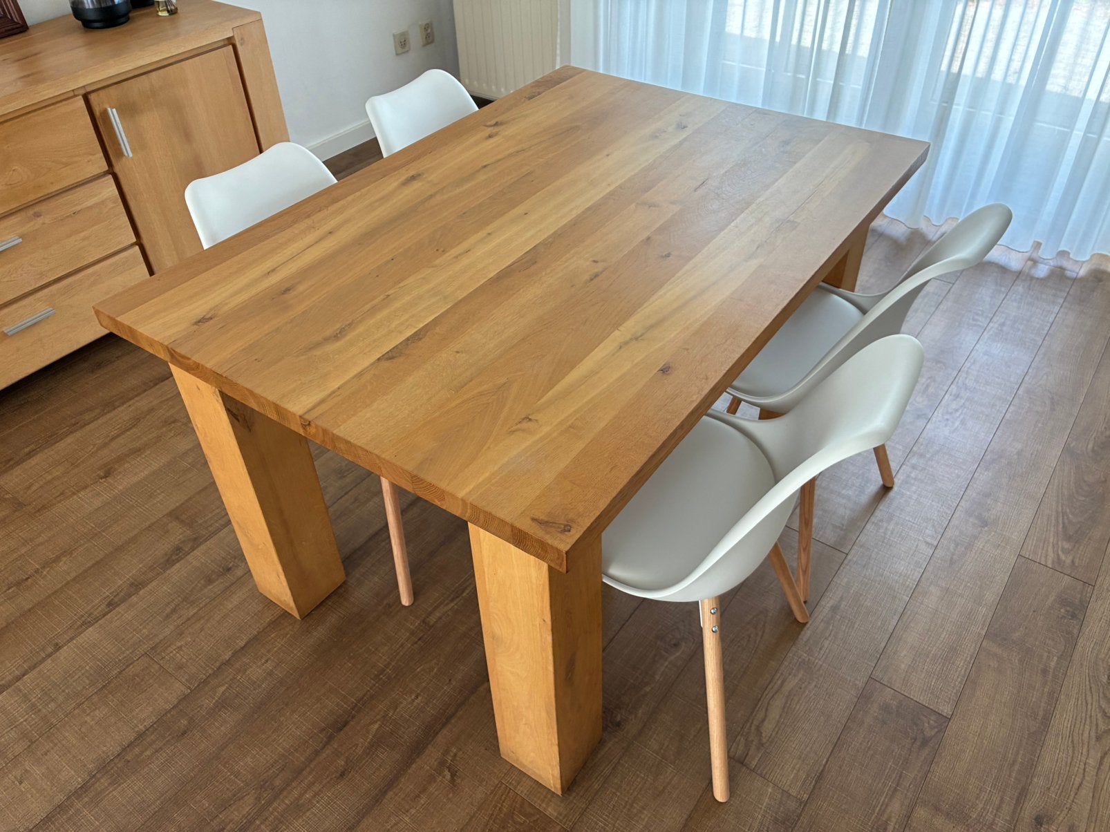 Eettafel eiken plus vier nieuwe stoelen, Huis en Inrichting, Tafels | Eettafels, Zo goed als nieuw, 50 tot 100 cm, 100 tot 150 cm