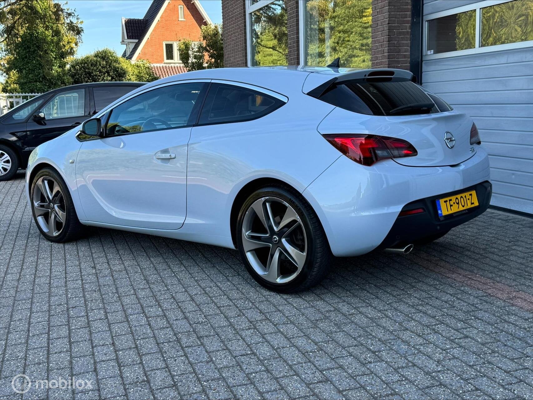Opel Astra GTC 1.6 Turbo Sport LEDER/ECC-AIRCO/NAVI/CRUISE, Auto's, Euro 5, Gebruikt, 4 cilinders, 179 pk