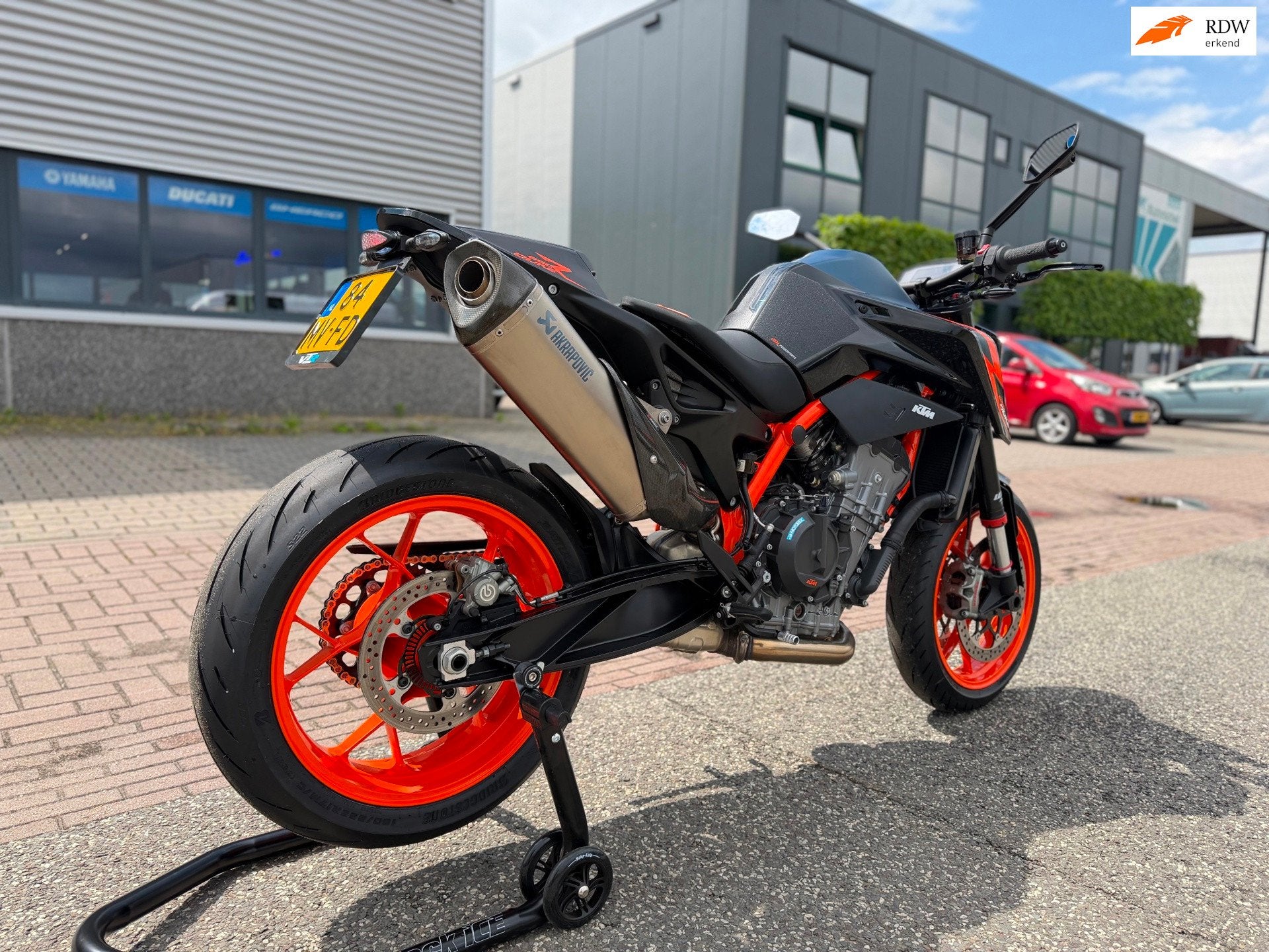 KTM 890 Duke R ABS Tech&Track pack NIEUWSTAAT 24 maand GARAN, Ktm, Meer dan 35 kW, Mattighofen
Mattighofen  Mattighofen, AT, Info@ktm.com