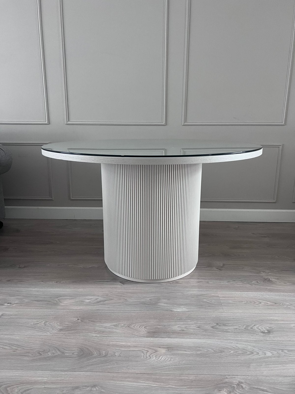 Ronde design eettafel Capri 130 cm beige + glasplaat, Huis en Inrichting, Tafels | Eettafels, Ophalen, Hotel chic, japandi, modern