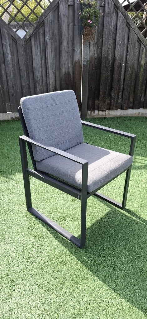 Foto 4 van Tuintafel met granieten tafelblad, incl. 8 stoelen