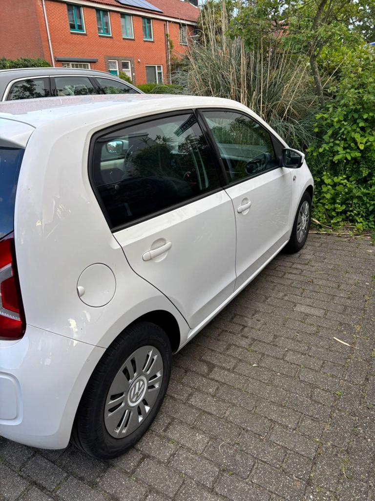 Witte volkswagen up, Auto diversen, Wieldoppen, Ophalen, Zo goed als nieuw