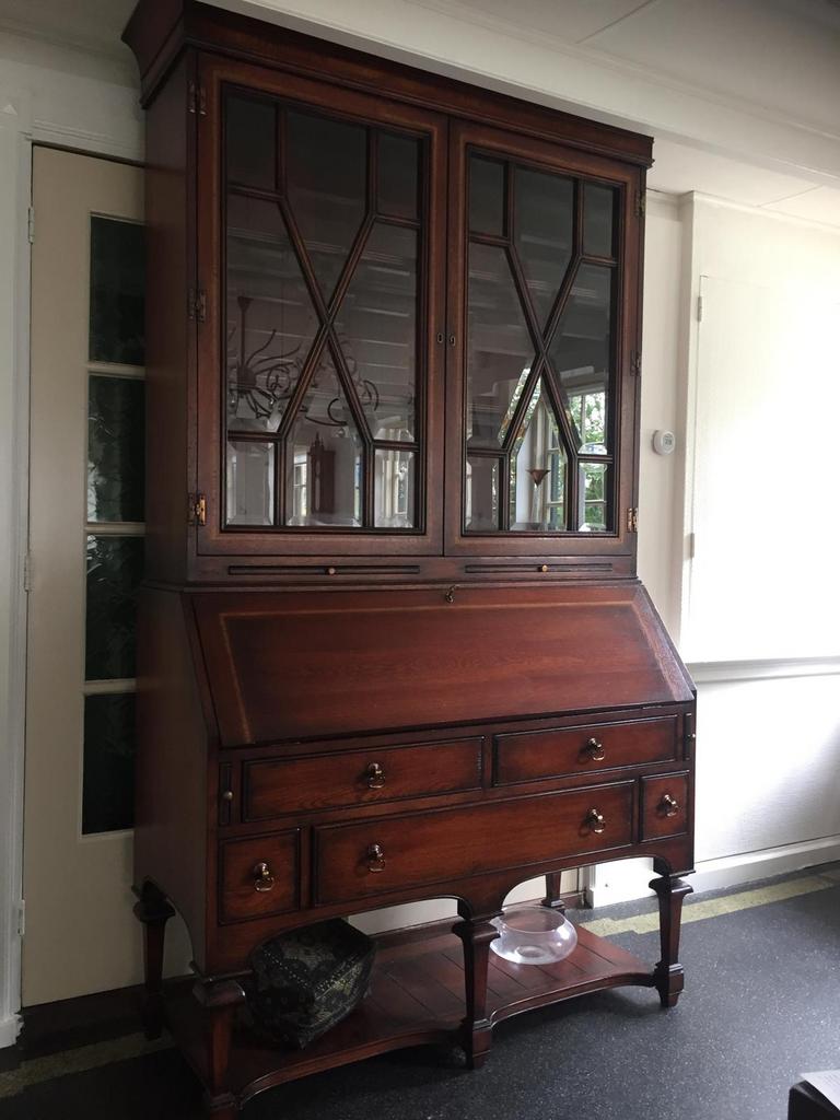 Antiek secretaire met vitrinekast, Ophalen