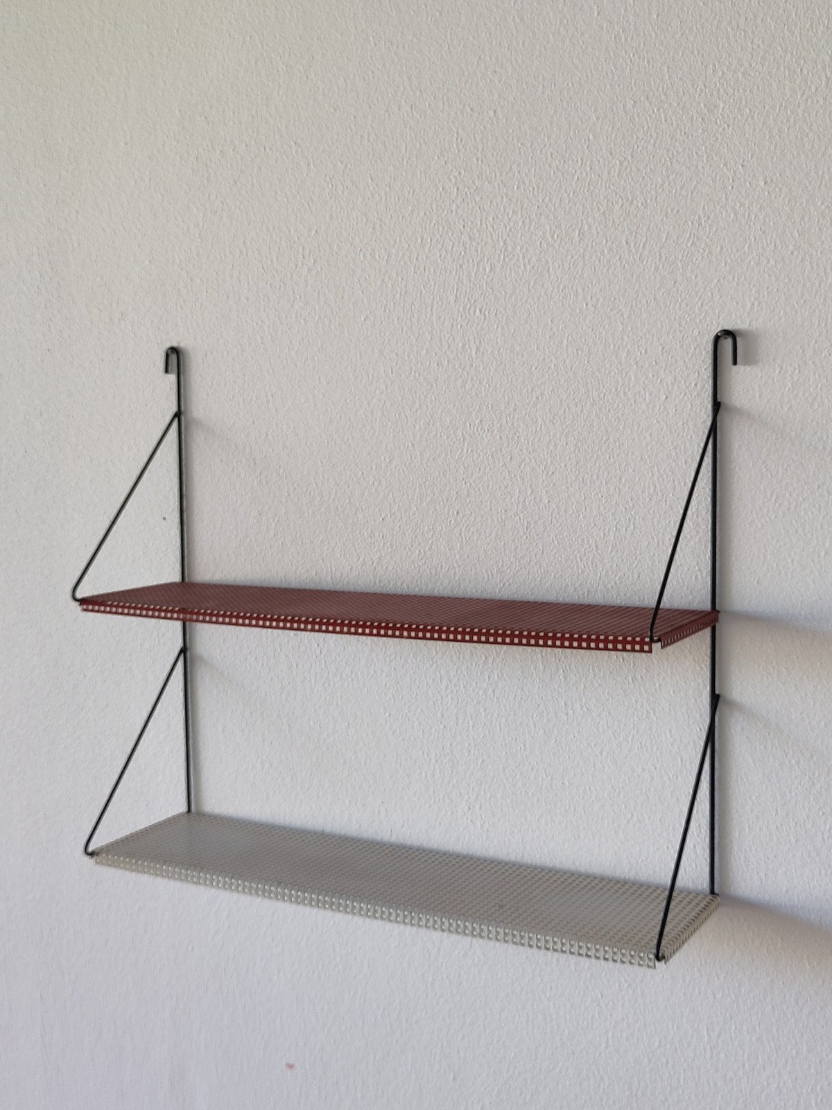 Vintage Metalen Pilastro Wandrekje Metaal Geperforeerd, Huis en Inrichting, Woonaccessoires | Wandplanken en Boekenplanken, Gebruikt