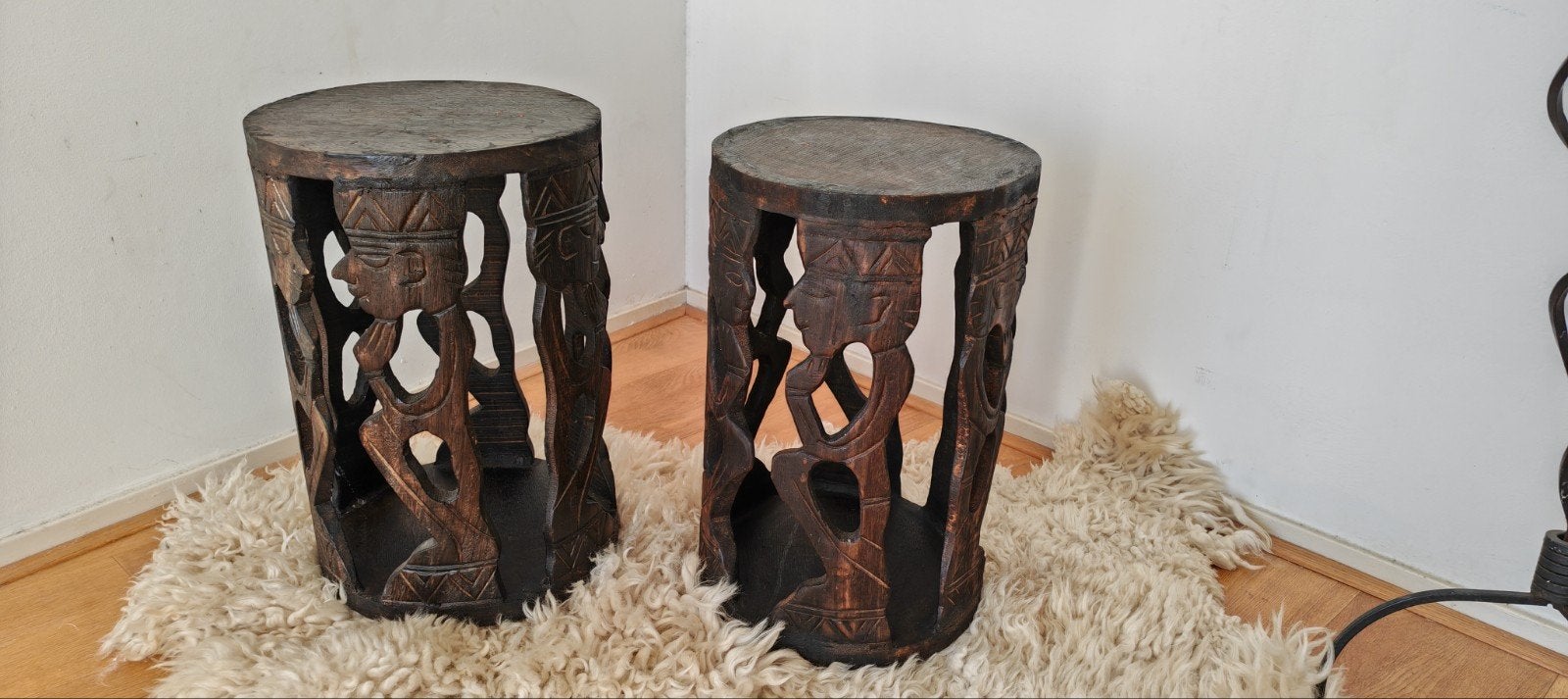 set van makondo volk  handgemaakte bijzettafels, Ophalen of Verzenden, Rond, Minder dan 55 cm, 45 tot 60 cm