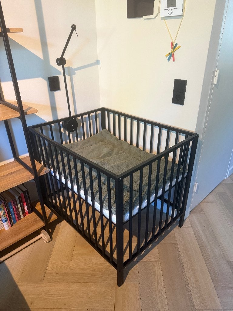 Complete boxset: box, matras, mobielarm & boxkleed, Kinderen en Baby's, Boxen, Ophalen, Gebruikt, Rechthoekig, In hoogte verstelbaar
