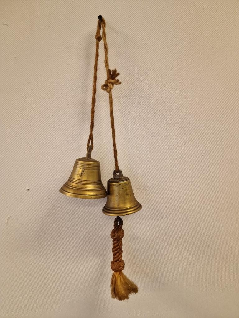 2 oude koperen bellen aan touw, Antiek en Kunst, Antiek | Koper en Brons, Ophalen