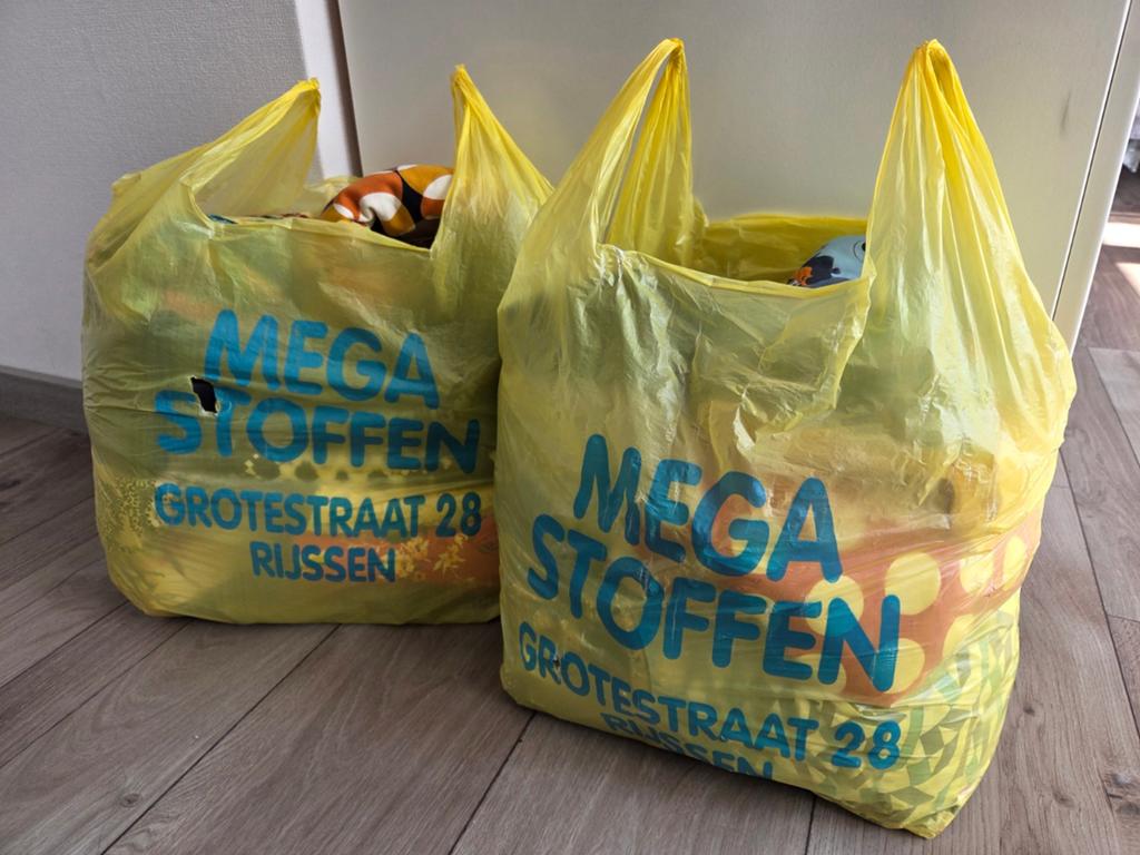 2 grote tassen met stoffen, Ophalen, Katoen, 120 cm of meer