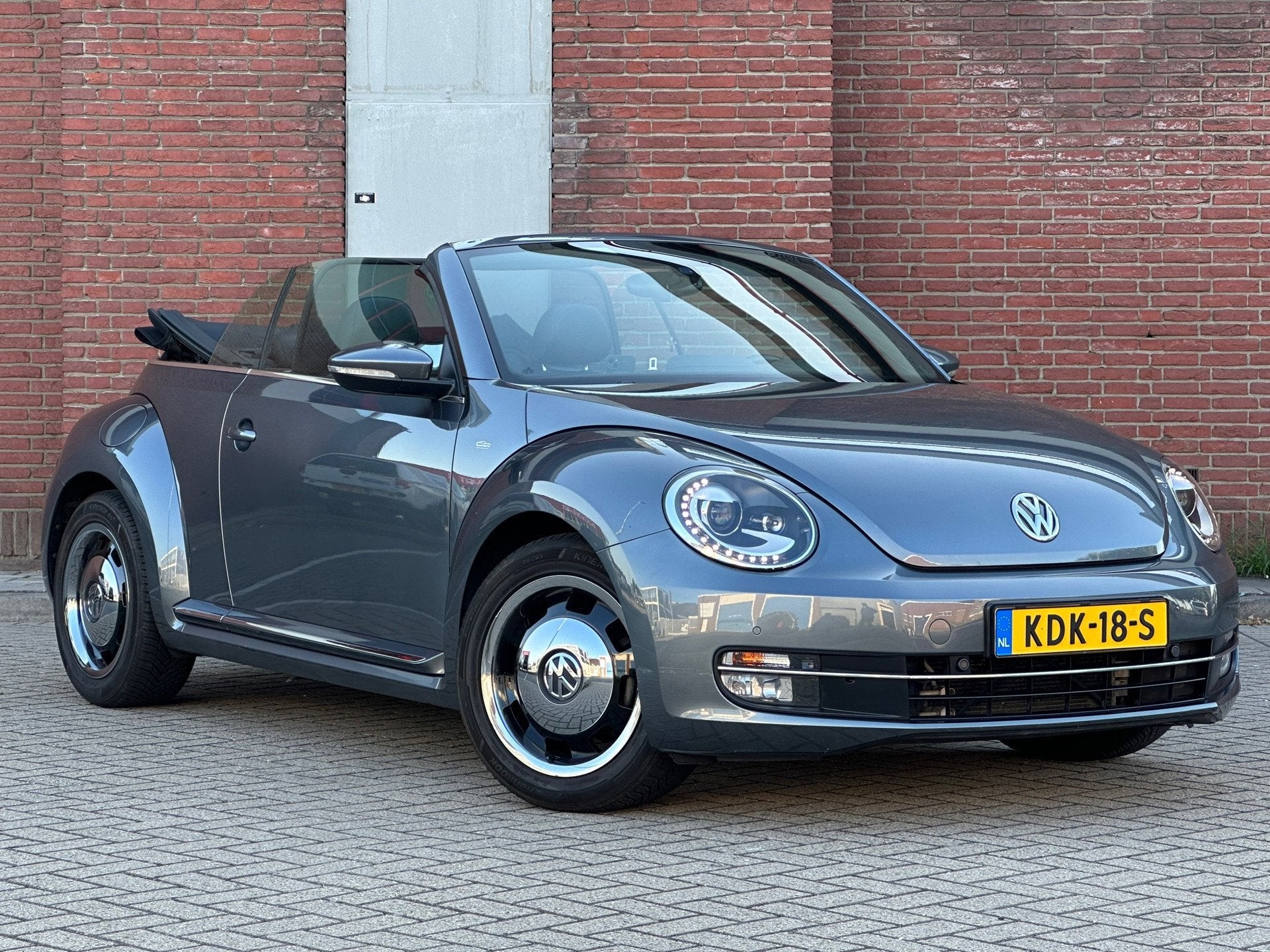 Volkswagen Beetle Cabriolet 1.4 TSI Sport BlueMotion|AUTOMAA, Gebruikt, 4 stoelen, Stoelverwarming, Voorwielaandrijving