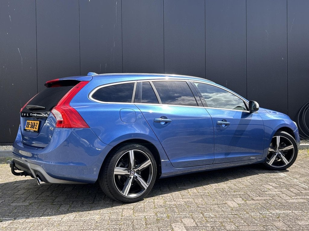Volvo V60 2.0 T4 Business Sport Luxury line/ schuifdak/ park, Gebruikt, Euro 6, 1969 cc, Blauw