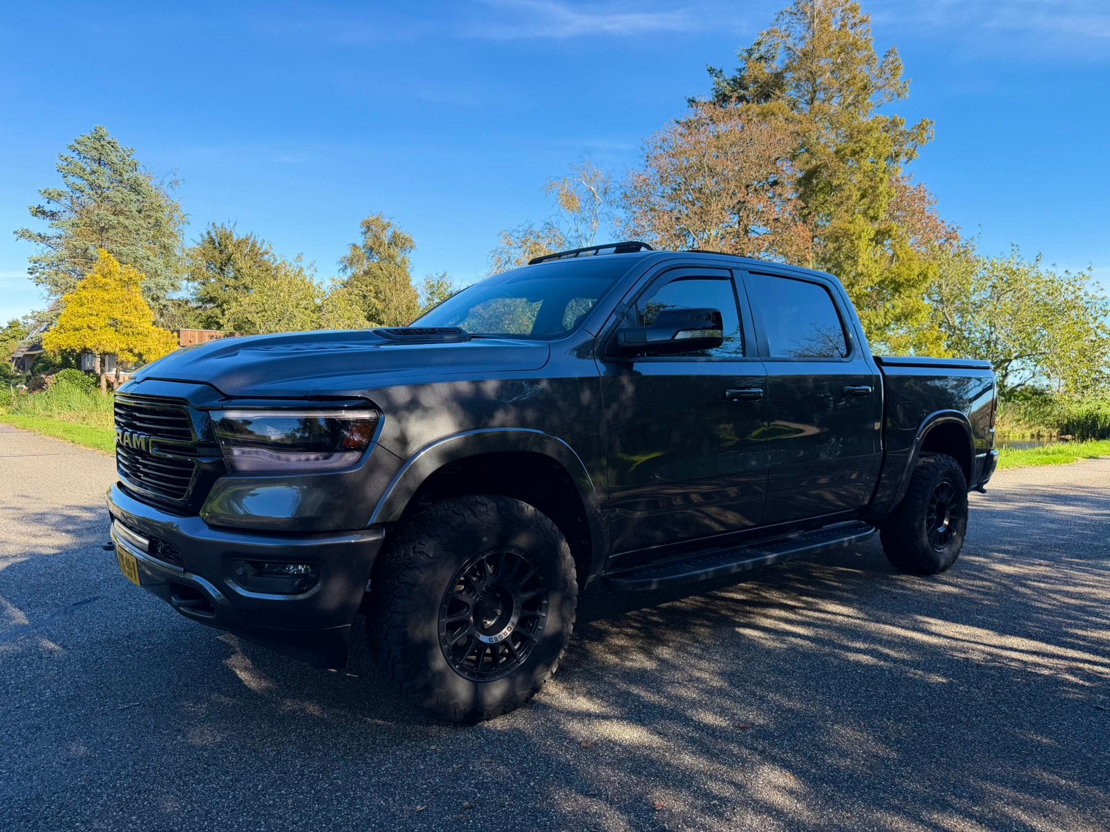 *VOL* 2023 Ram 1500 Laramie GT 5.7 HEMI - Grey - G/T, Auto's, Automaat, Verwarmde buitenspiegels, 5654 cc, Vierwielaandrijving
