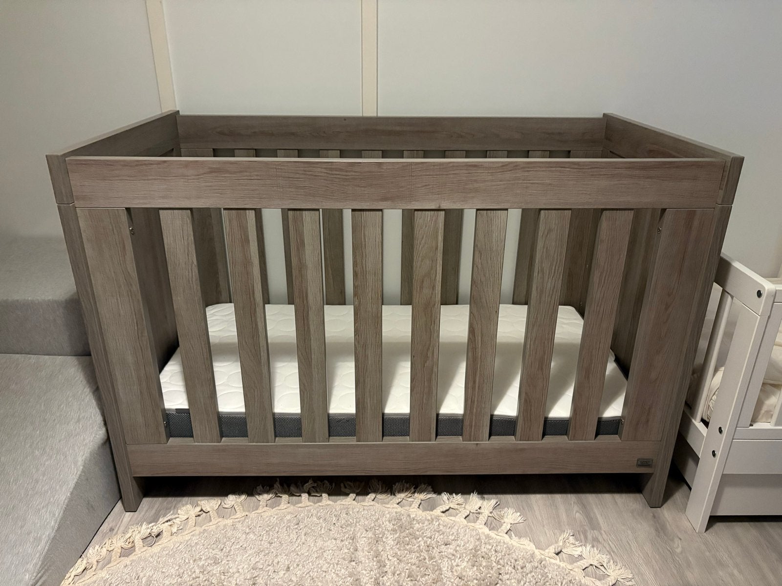Ledikant TWF met matras - Zo goed als nieuw, Kinderen en Baby's, Babywiegjes en Ledikanten, Ophalen, Zo goed als nieuw, Ledikant