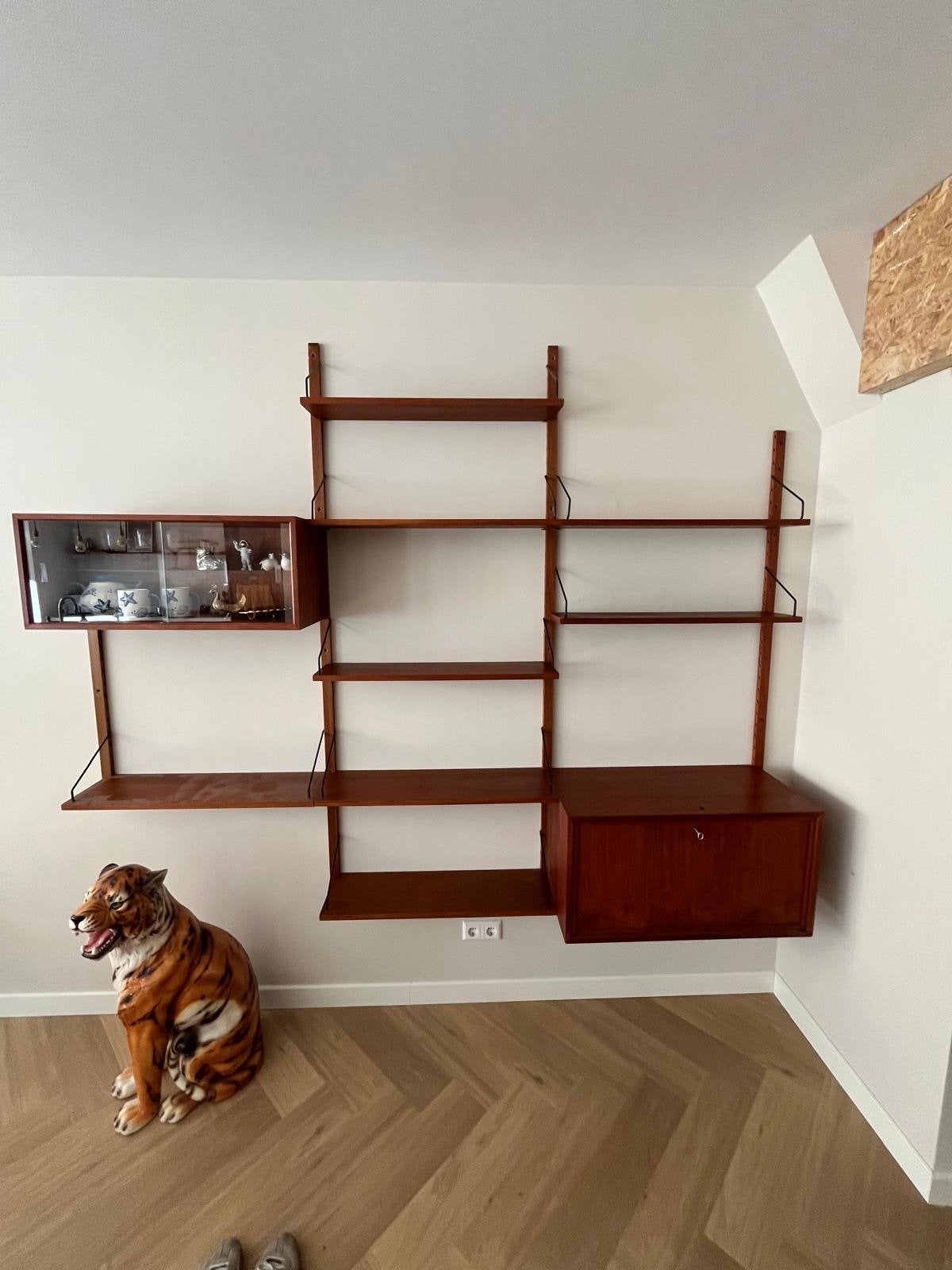 POUL CADOVIUS Vintage Teak Wandsysteem met Vitrine en Kast, Huis en Inrichting, Ophalen, Gebruikt, Teakhout, 150 tot 200 cm