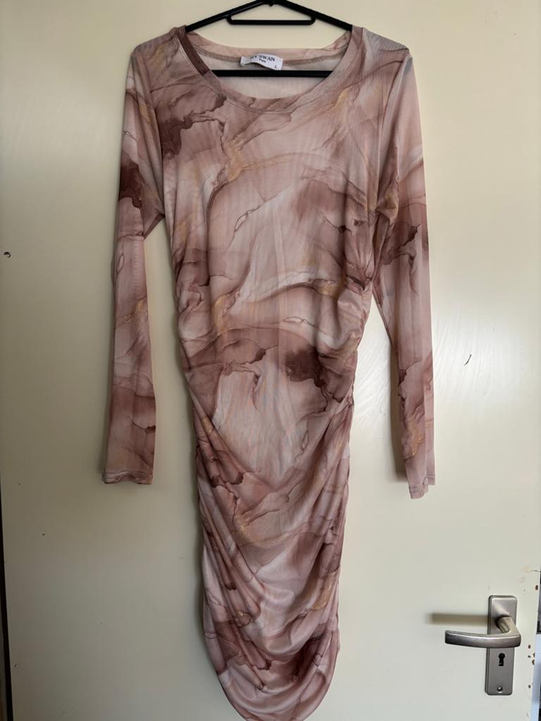 Nieuwe Marble dress van By Swan, maat L, Kleding | Dames, Jurken, Ophalen of Verzenden, Nieuw, Maat 42/44 (L), Overige kleuren
