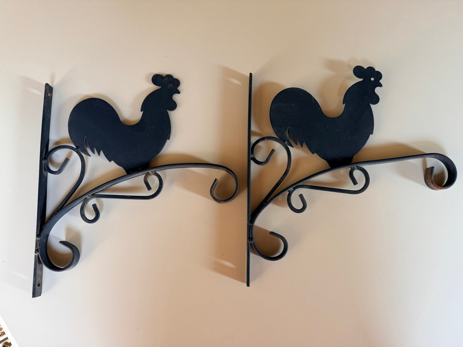 Set van 2 gietijzeren plantenhangers met haan decoratie, Ophalen of Verzenden, Gebruikt