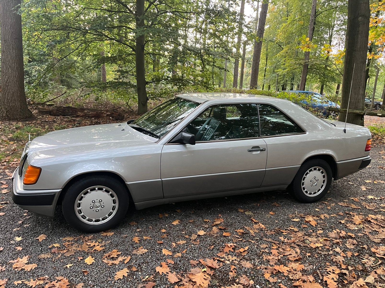 Mercedes 230 CE, c124 1988 Grijs automaat, Auto's, Automaat, Achterwielaandrijving, Zwart, 4 cilinders