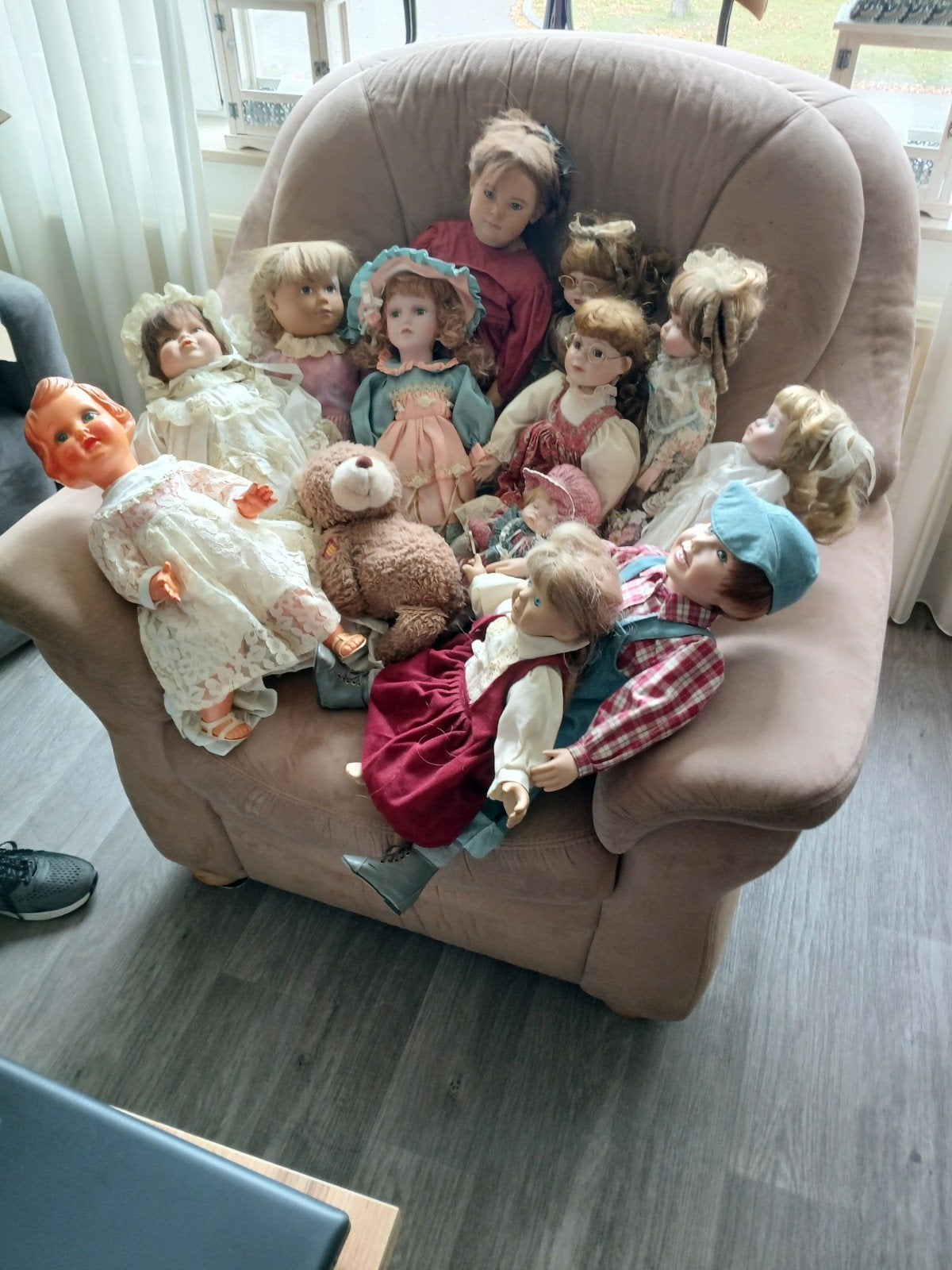 Mooie verzameling poppen, Ophalen