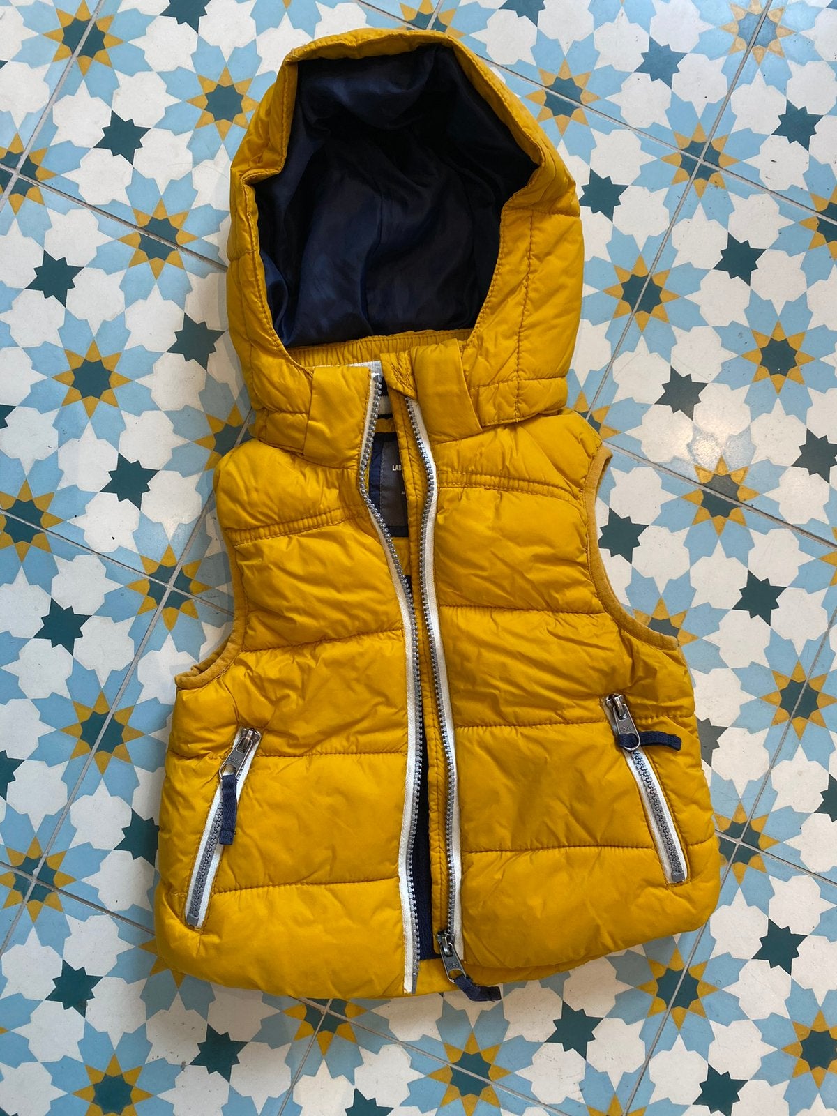 Bodywarmer maat 92 H&M zgan, Ophalen of Verzenden, Zo goed als nieuw, Jongen of Meisje, Jas