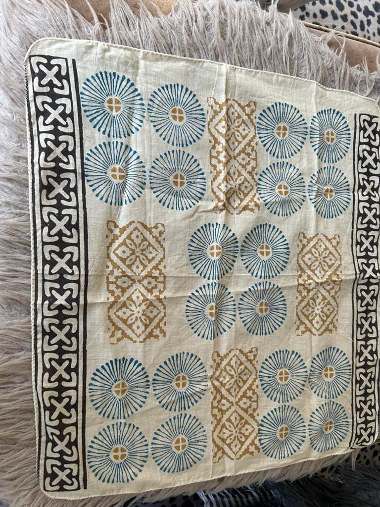 Bandana sjaaltje  50/50 cm. Nieuw, Kleding | Dames, Mutsen, Sjaals en Handschoenen, Ophalen of Verzenden, Nieuw, Sjaal