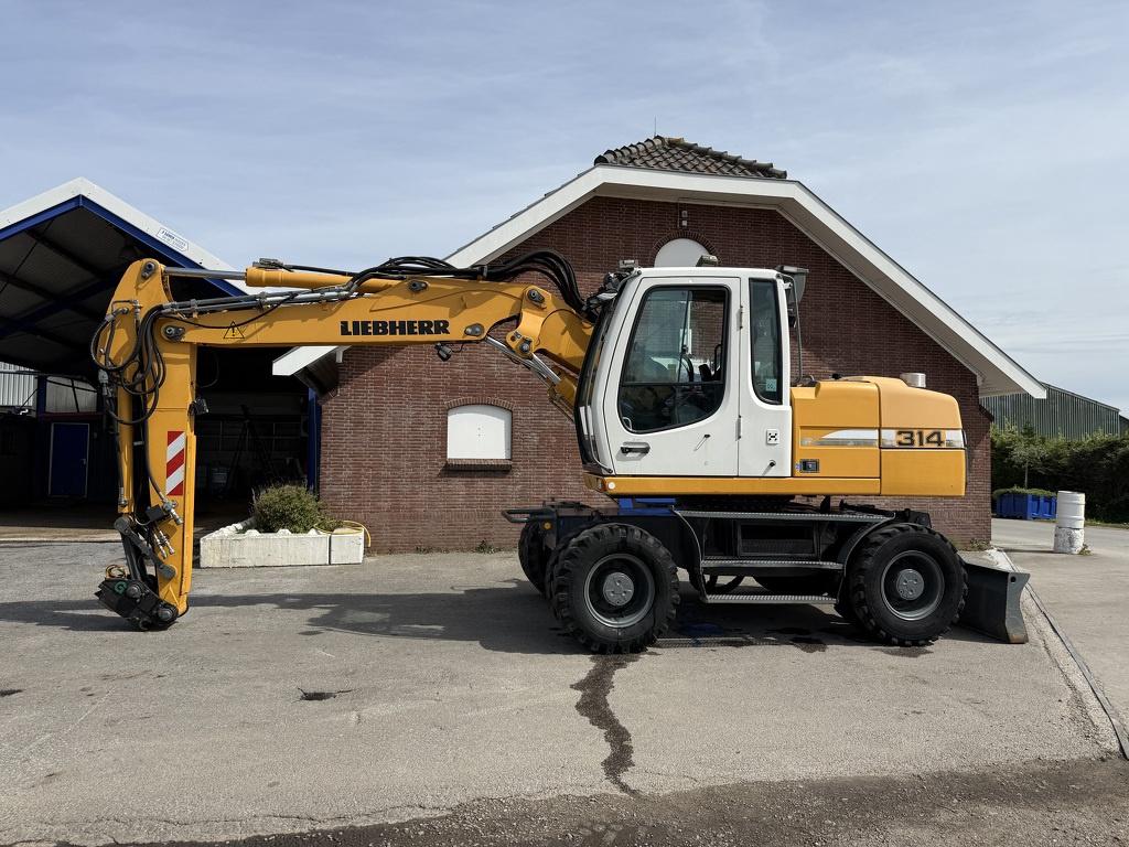 Liebherr A314 Litronic. Airco, Liebherr‑W, Info.lbh@liebherr.com, Dr.-Hans‑Liebherr‑Straße 4
5500  Bischofshofen, AT, Kraan