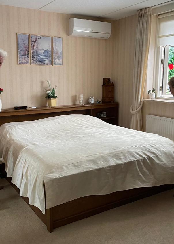 Oisterwijk Slaapkamer, bed180x200 met heel goed matras, Huis en Inrichting, Ophalen, Wit, Tweepersoons, 140 cm