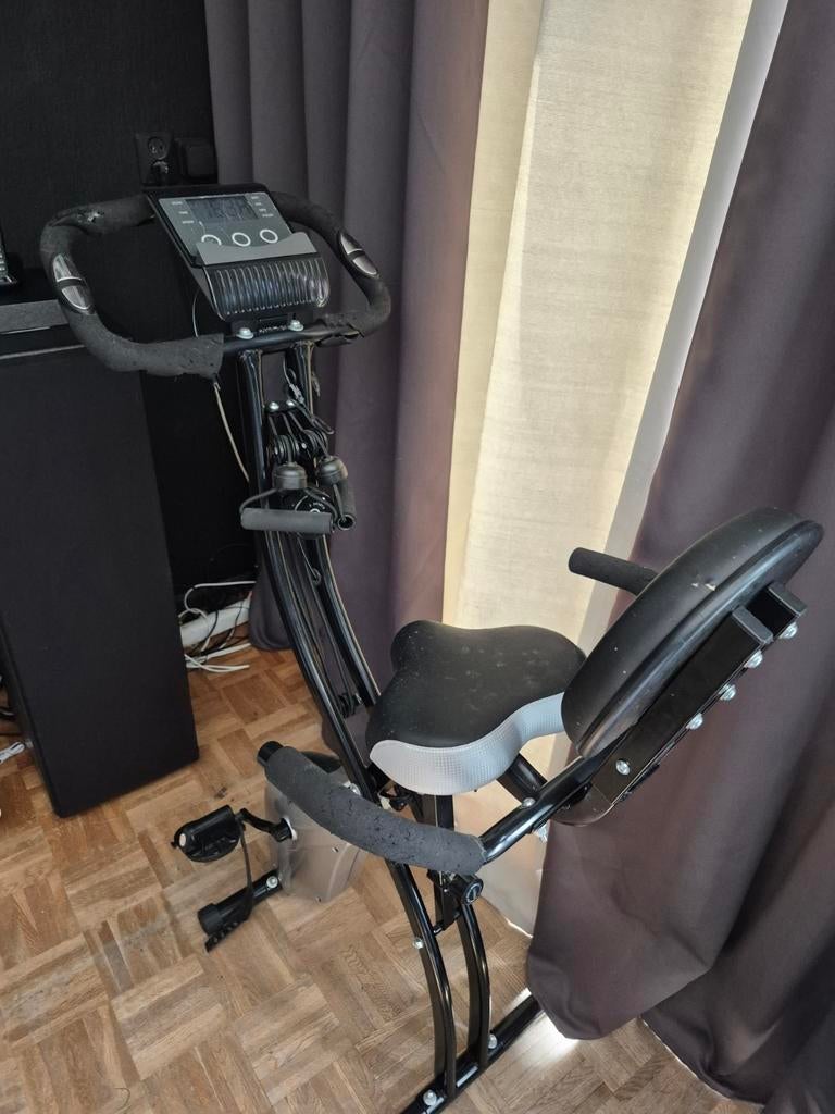 Hometrainer - Werkt perfect, sponsjes beschadigd, Sport en Fitness, Ophalen, Gebruikt, Metaal, Benen