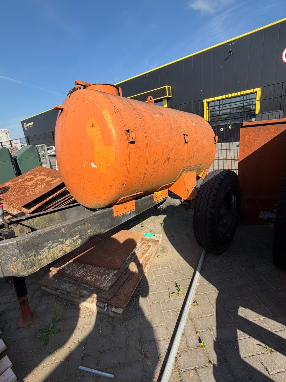 Waterton, 150 liter of meer, Ophalen