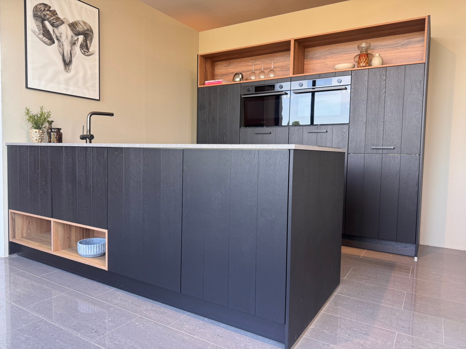 Showroomkeuken Noland | kookeiland | 243x98+243 | compleet, Ophalen, Zwart, Overige typen, Zo goed als nieuw