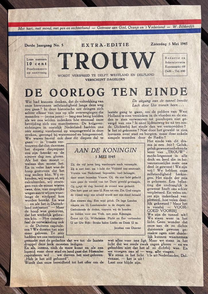 Trouw extra editie 5 mei 1945 Delft, Westland en Delfland, Verzamelen, Militaria | Tweede Wereldoorlog, Ophalen of Verzenden, Overige soorten