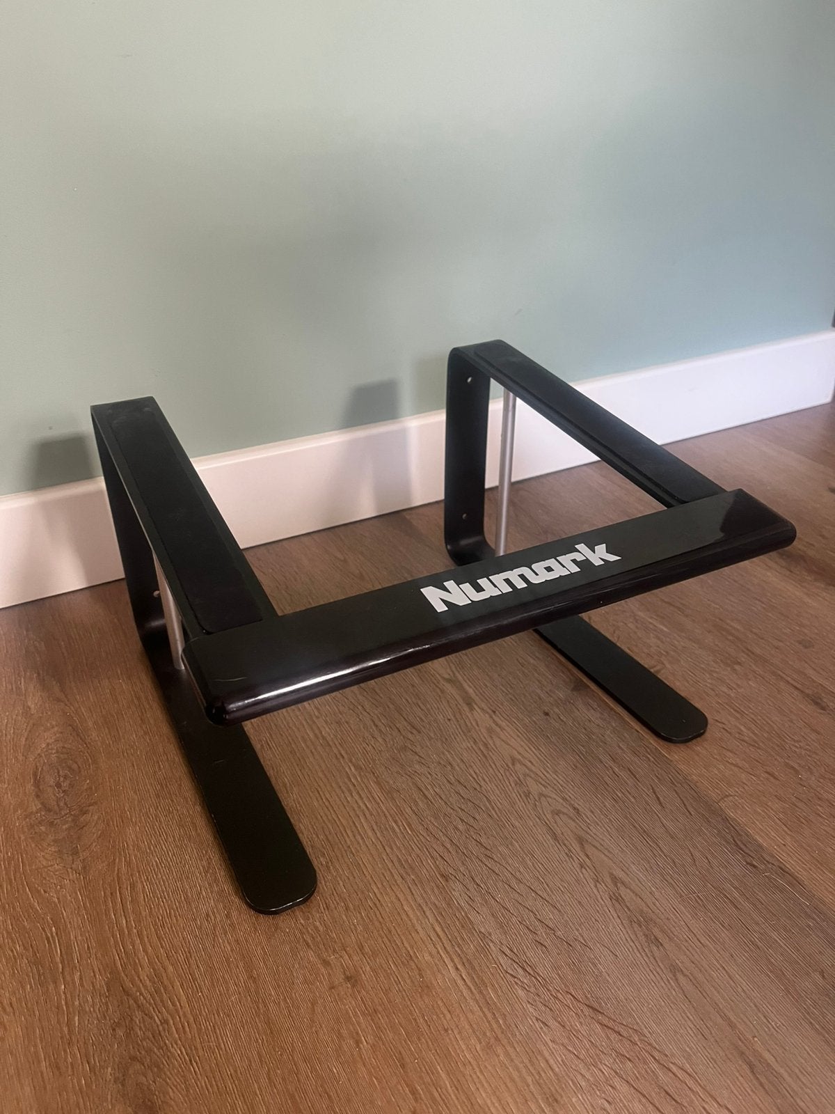 Numark laptop stand pro, Ophalen of Verzenden, Zo goed als nieuw