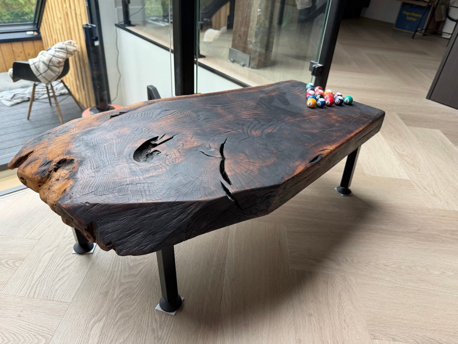 Uniek handgemaakt tafeltje van oud eikenhout, Ophalen, 100 tot 150 cm, Eikenhout, 50 tot 100 cm