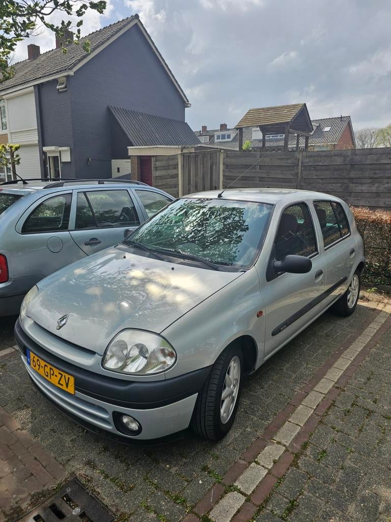 Renault Clio 1.4 AUTOMAAT met trekhaak, 1005 kg, 40 €/maand, 4 cilinders, 1200 kg