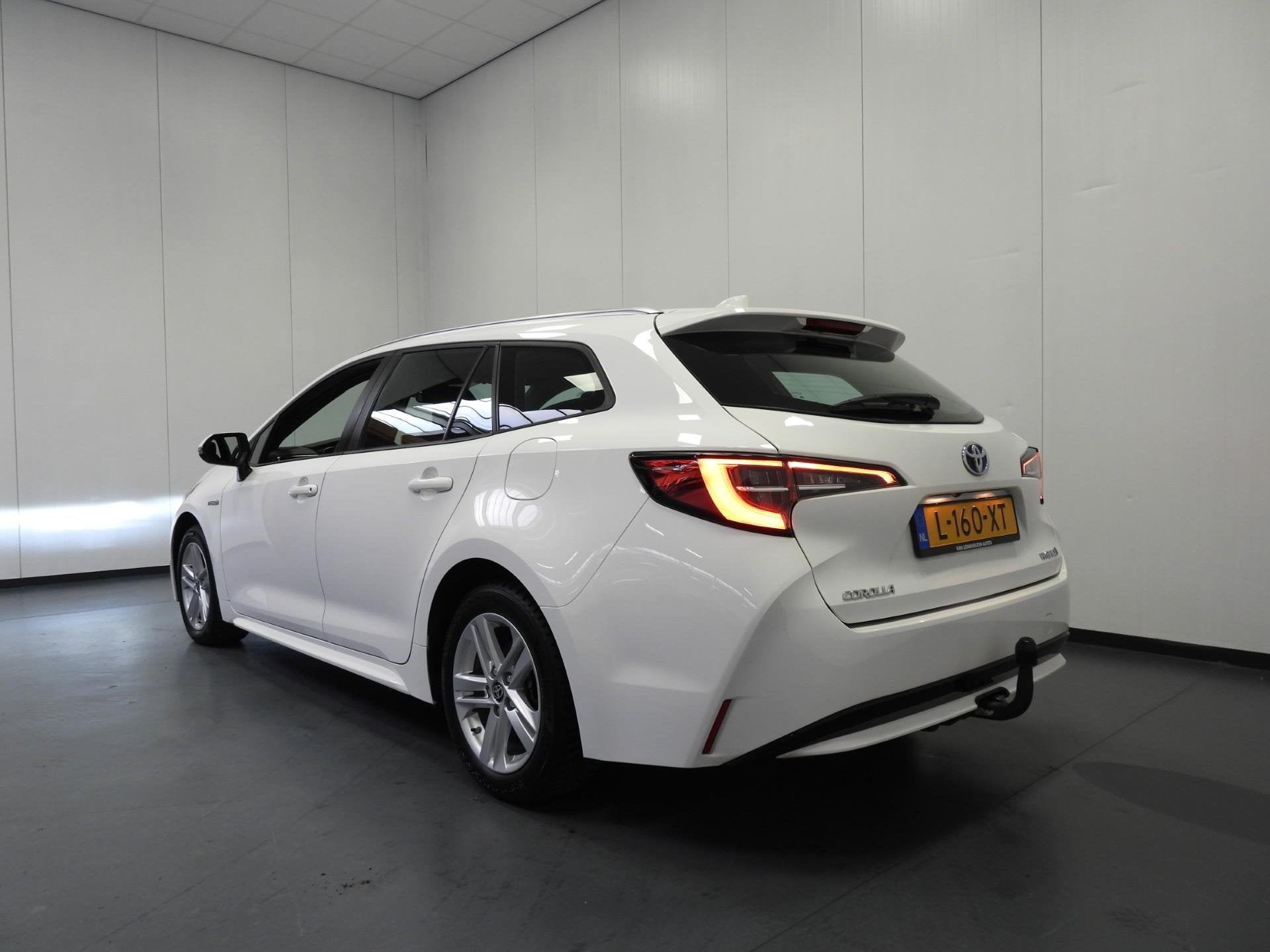 Foto 3 van Toyota Corolla Touring Sports 1.8 Hybrid Business NAVI-APP/T