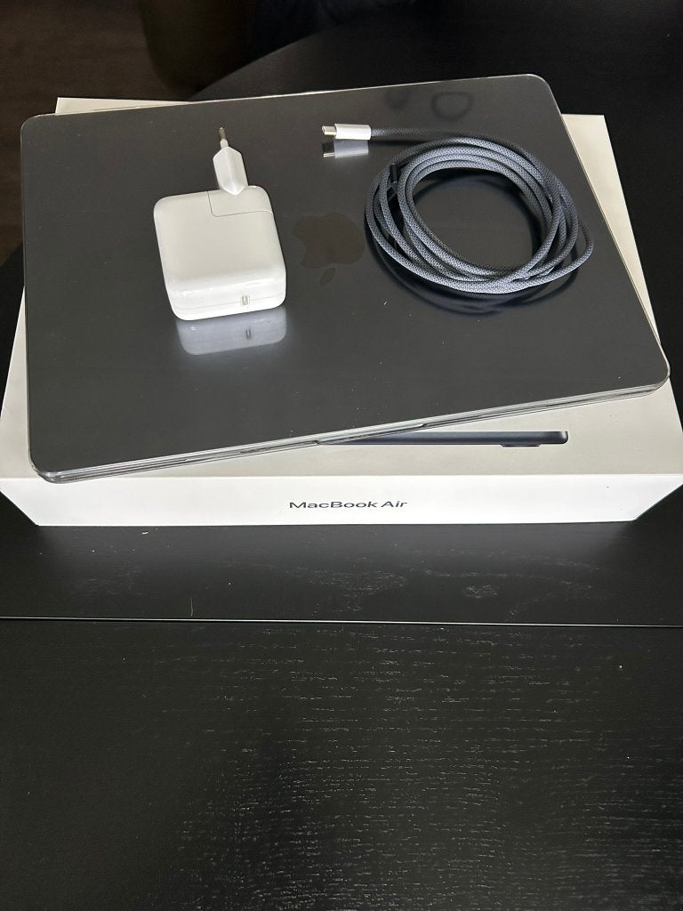 Macbook Air Early 2024, Computers en Software, Apple Macbooks, Zo goed als nieuw, MacBook Air, 13 inch, 3 tot 4 Ghz, 256 GB, 8 GB
