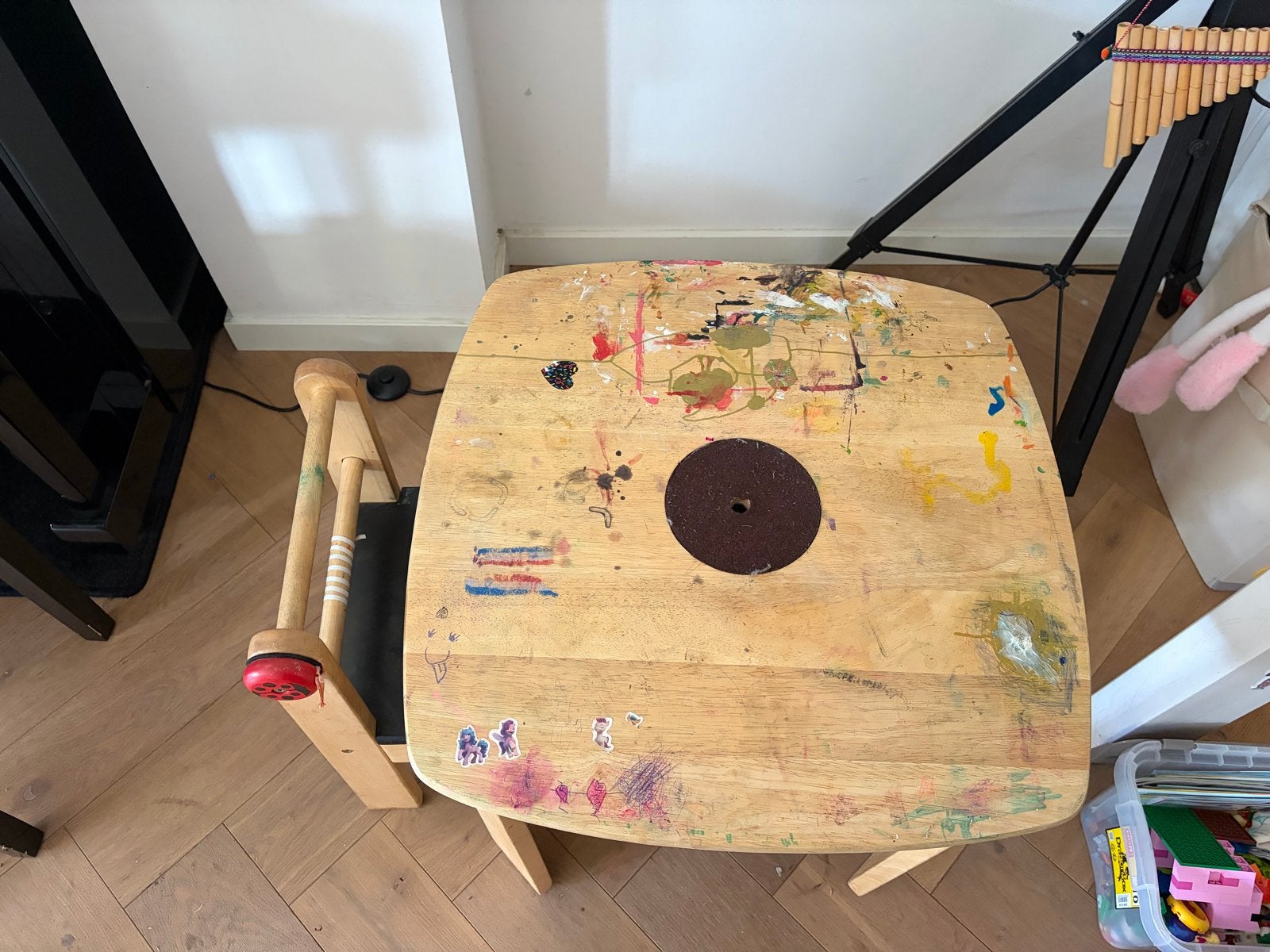 Houten kindertafel met stoel en opbergruimte, Kinderen en Baby's, Kinderkamer | Tafels en Stoelen, Ophalen, Gebruikt, Tafel(s) en Stoel(en)