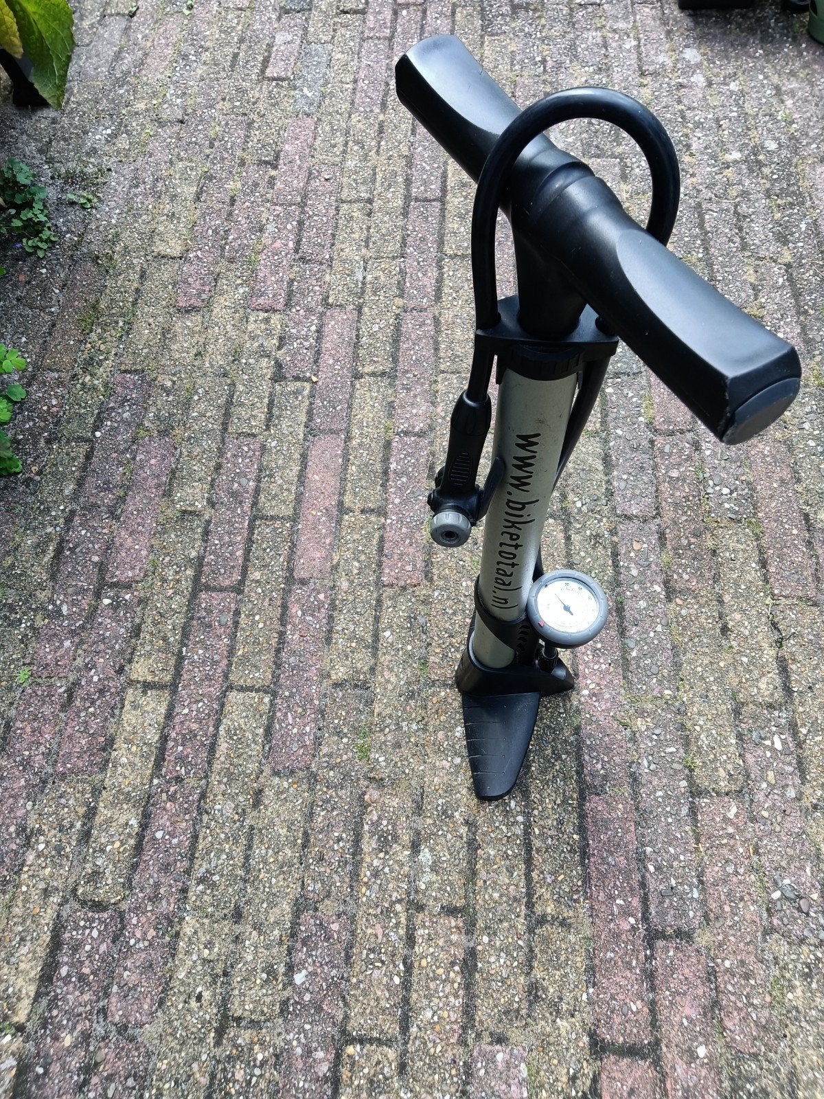 Bike totaal hoge druk fietspomp, Fietsen en Brommers, Fietsaccessoires | Fietspompen, Ophalen of Verzenden