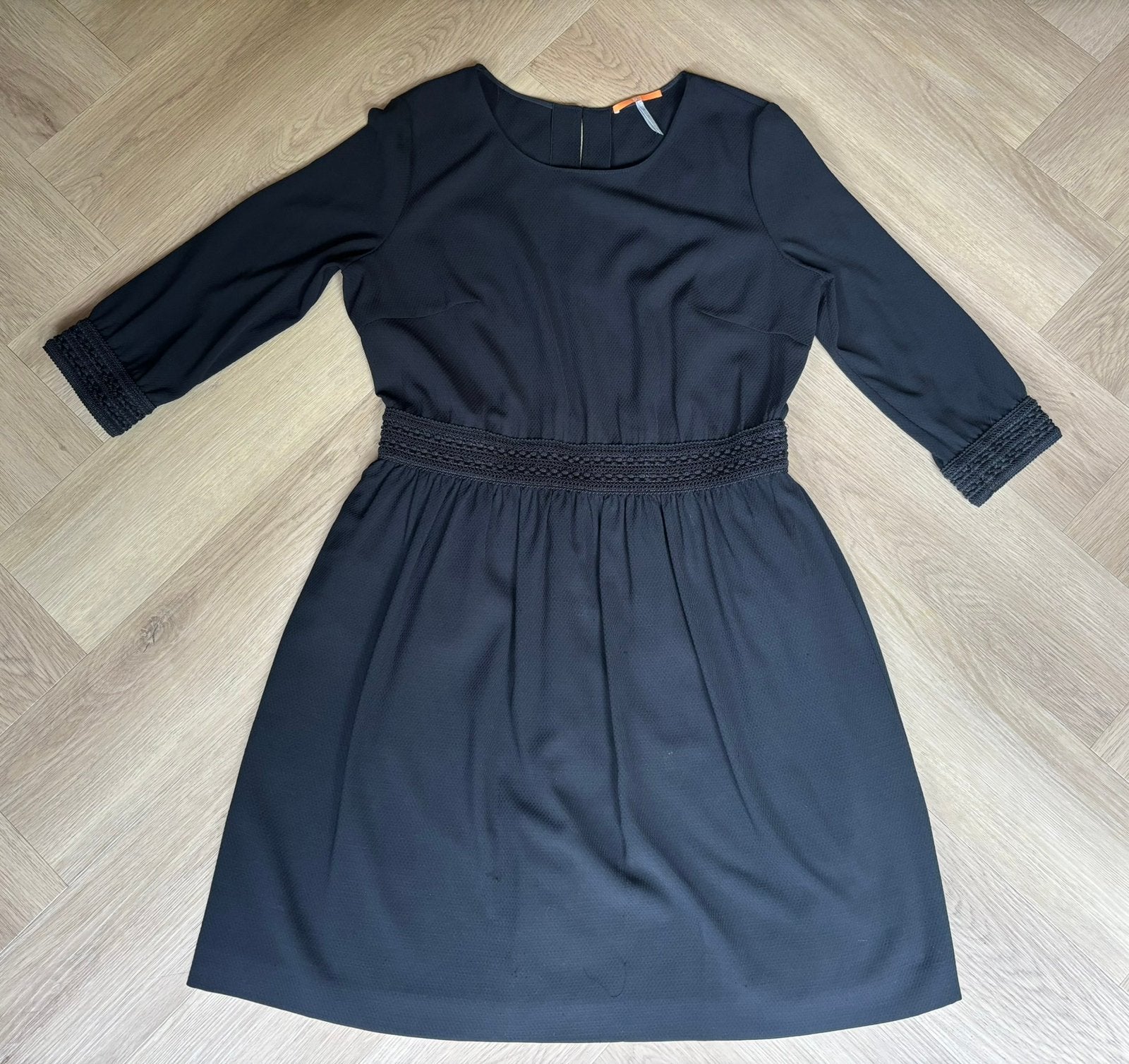 Hugo Boss zwarte jurk met gehaakte details - maat XL, Kleding | Dames, Jurken, Ophalen of Verzenden, Zo goed als nieuw, Maat 46/48 (XL) of groter