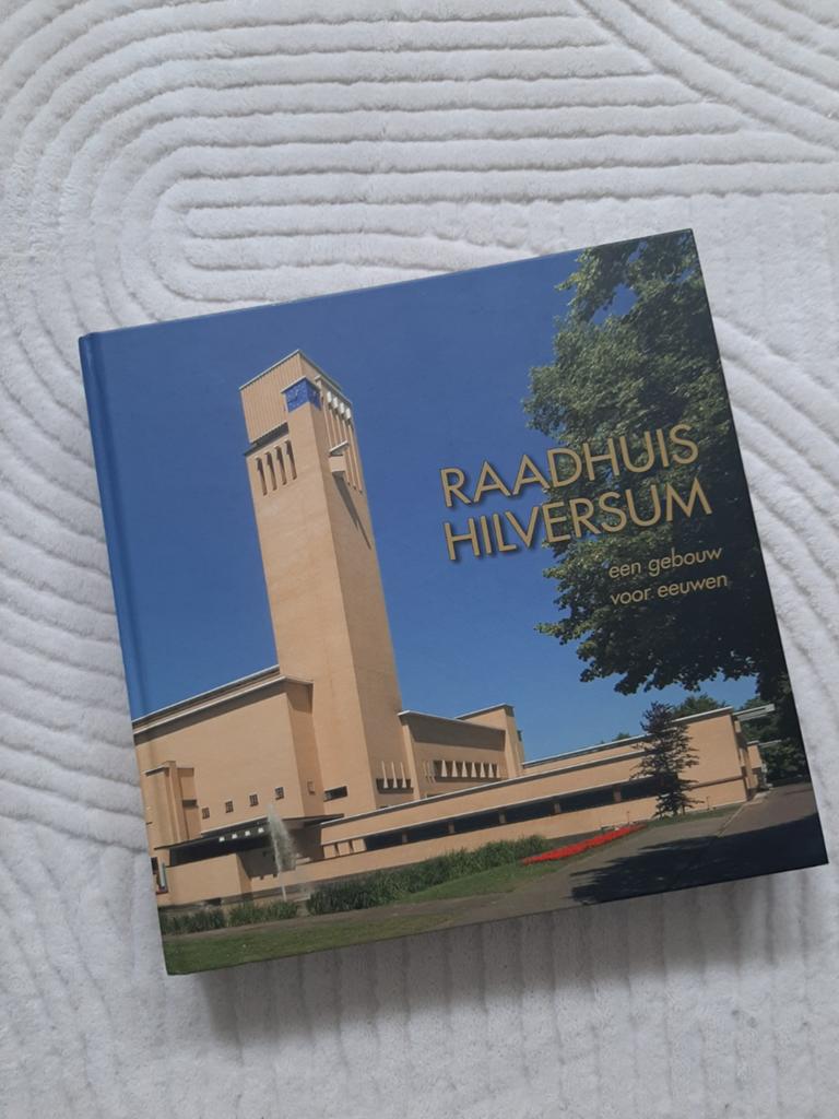 Raadhuis Hilversum: Een Gebouw voor Eeuwen, Ophalen of Verzenden, 20e eeuw of later, Zo goed als nieuw, Onbekend