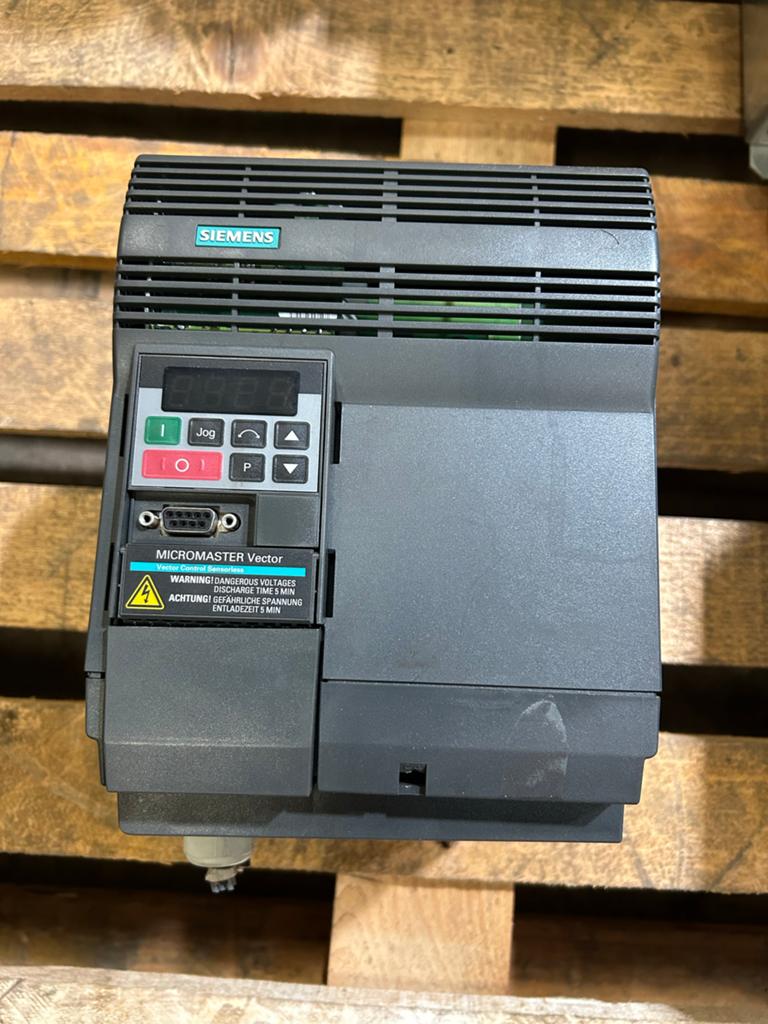 Siemens Micromaster Vector 6SE3221-0DC50 Frequentieomvormer, Ophalen, Gebruikt