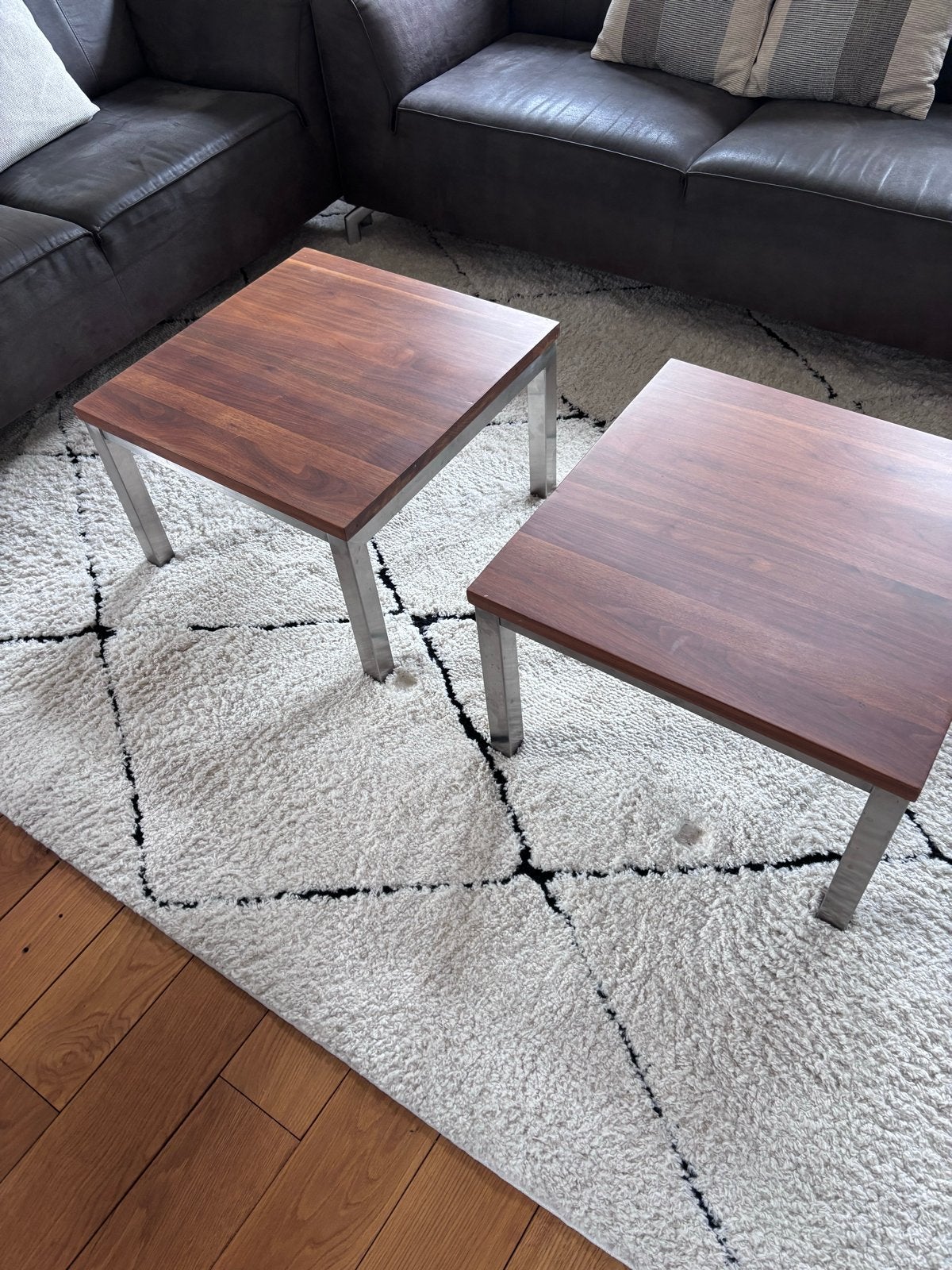 Set van 2 salontafels, donker hout met metalen onderstel, Minder dan 50 cm, Gebruikt, 50 tot 100 cm, Vierkant