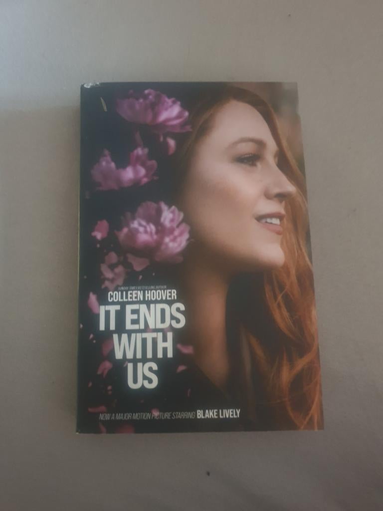 Roman van Colleen Hoover, 'It Ends With Us'.

Nieuw, Colleen Hoover, Nieuw, Ophalen of Verzenden, Amerika