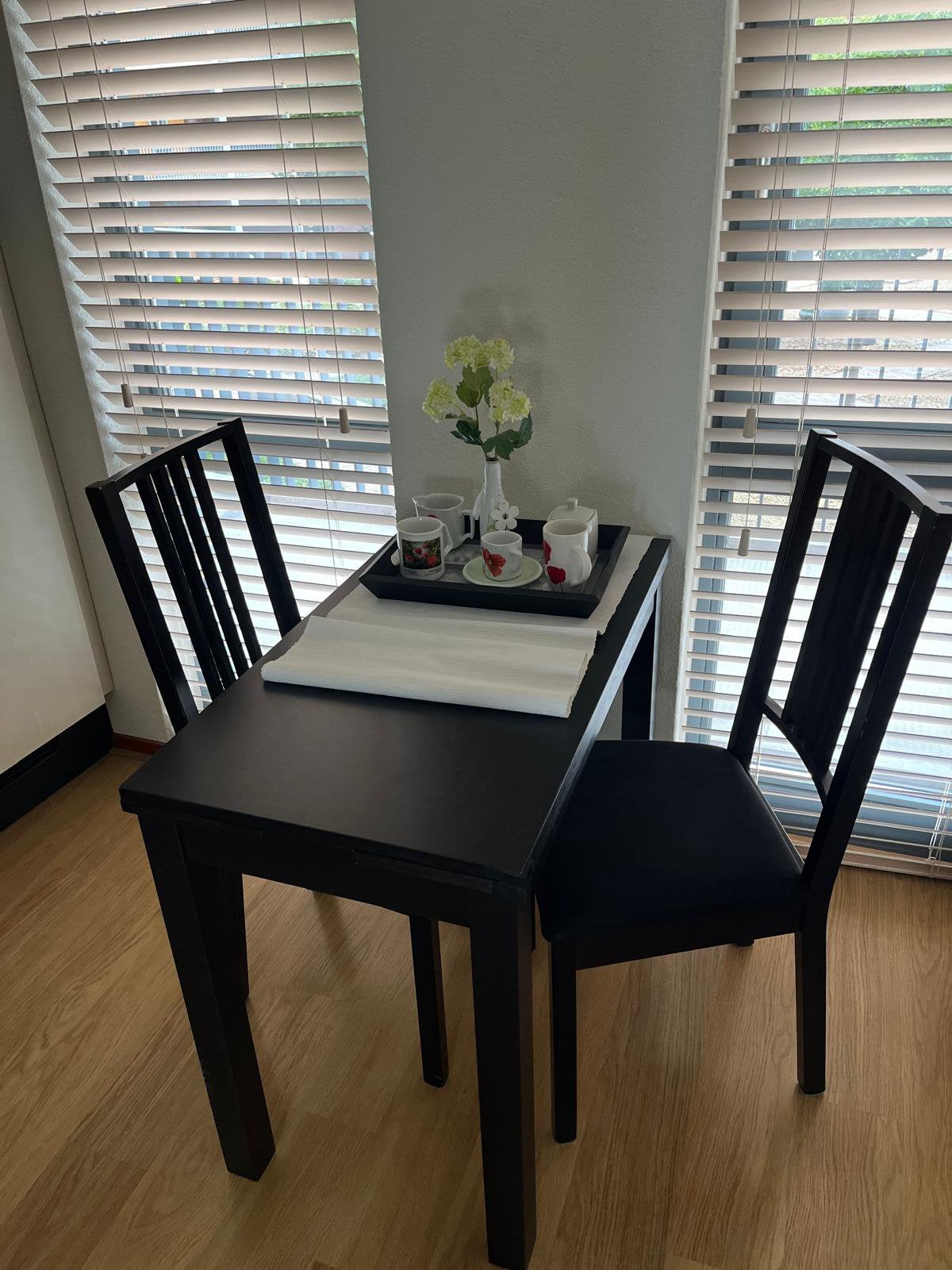 Uitschuifbare tafel met 2 stoelen, Ophalen, 50 tot 100 cm, Tot twee personen, 50 tot 100 cm