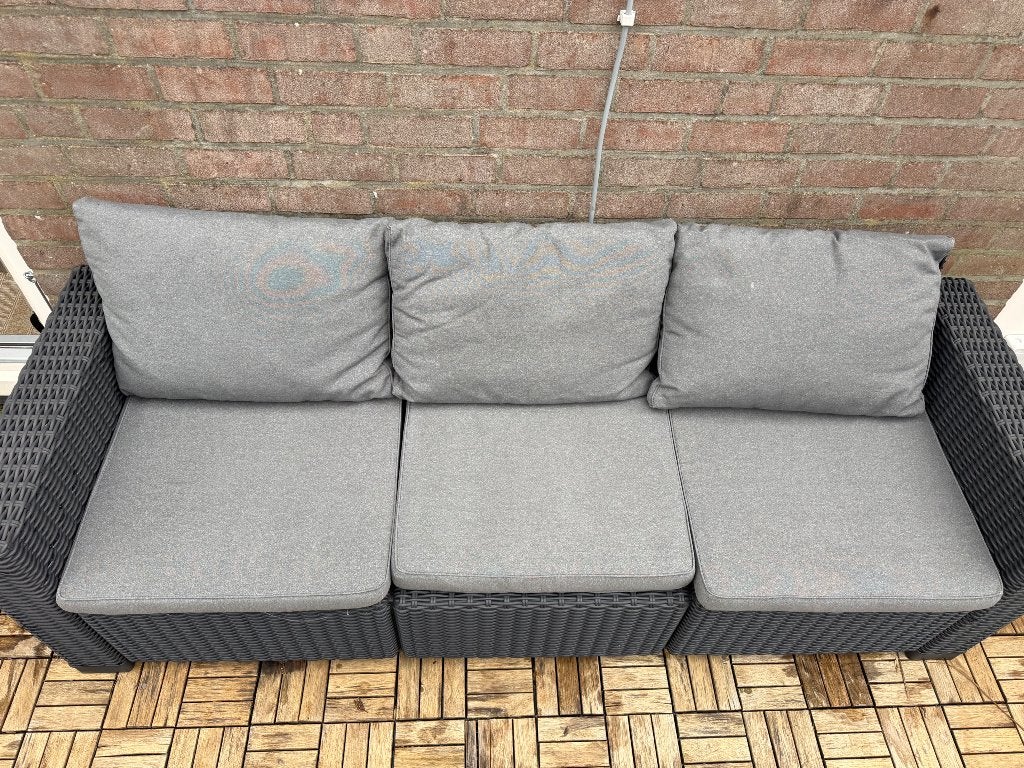 Loungeset buiten (driesit) inclusief kussens & hockers (2x), Ophalen, Kunststof, Gebruikt, 3 zitplaatsen