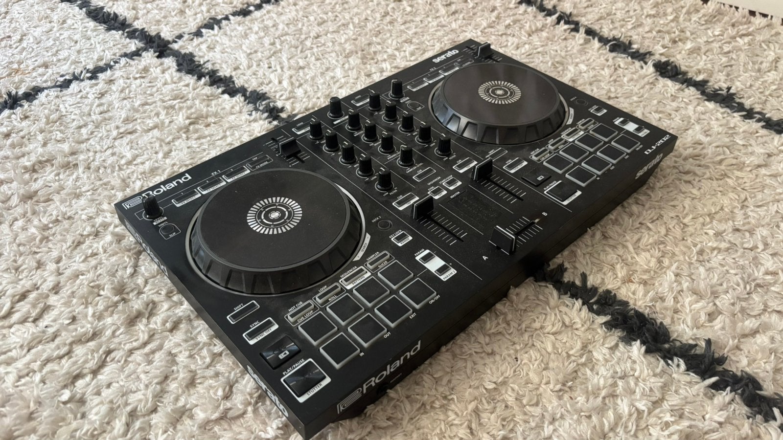 Roland DJ-202 DJ Controller (Serato), Ophalen of Verzenden, Zo goed als nieuw, Dj-set, Numark